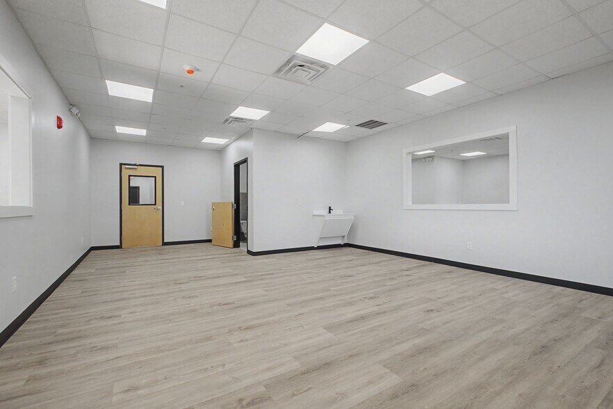 More Photos Of 207 Iris Dr, Hendersonville Daycare Center For Sale