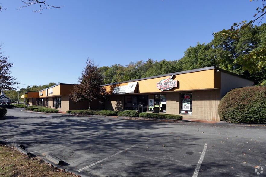 More Photos Of 154 Faunce Corner Rd, North Dartmouth Storefront Retail Office For Lease