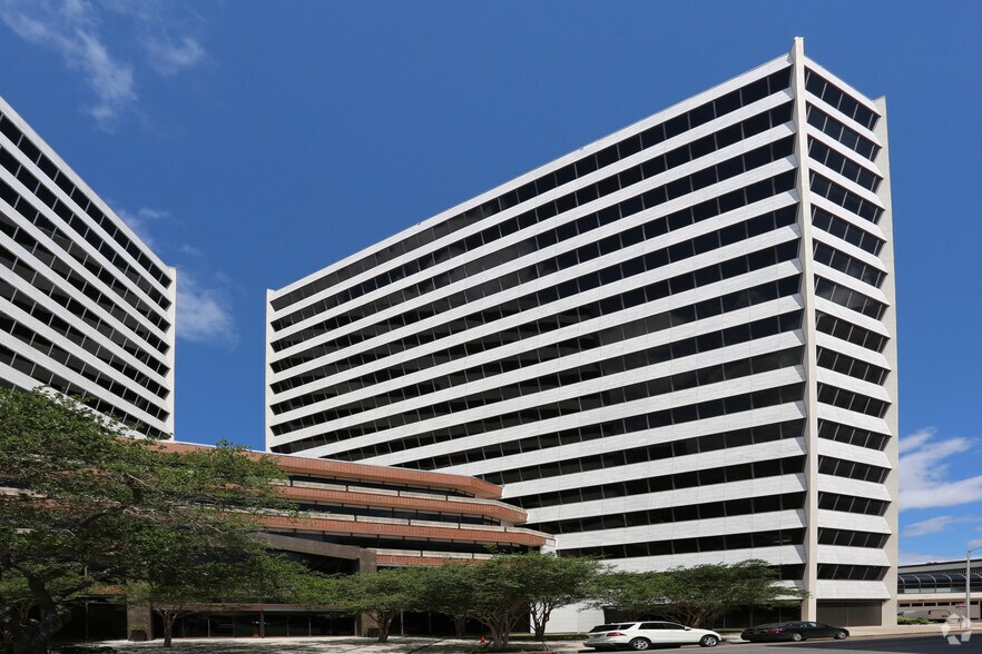 More Photos Of 555 N Carancahua St, Corpus Christi Office For Lease