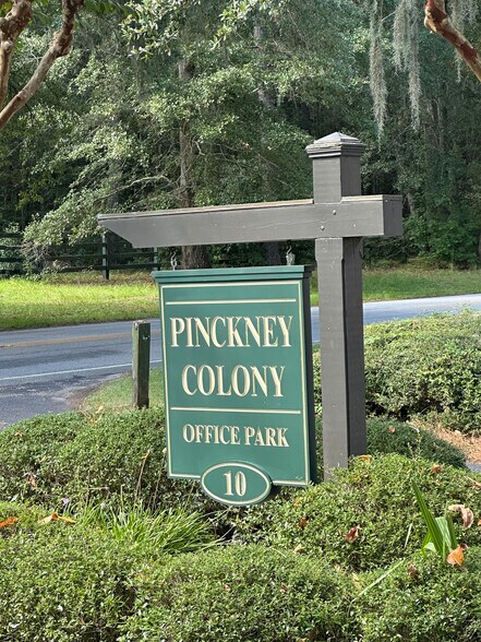 More Photos Of 10 Pinckney Colony Rd, Bluffton Office For Lease