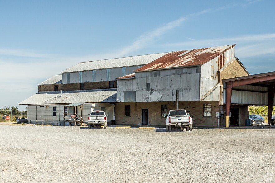 More Photos Of 4360 State Highway 77, Marion Warehouse For Lease