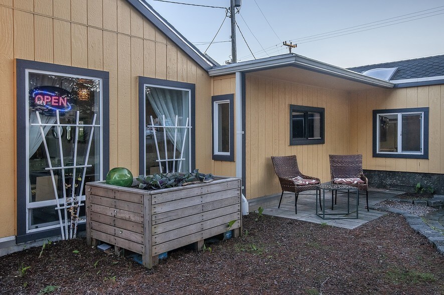 More Photos Of 4660 SE Highway 101, Lincoln City Restaurant For Sale