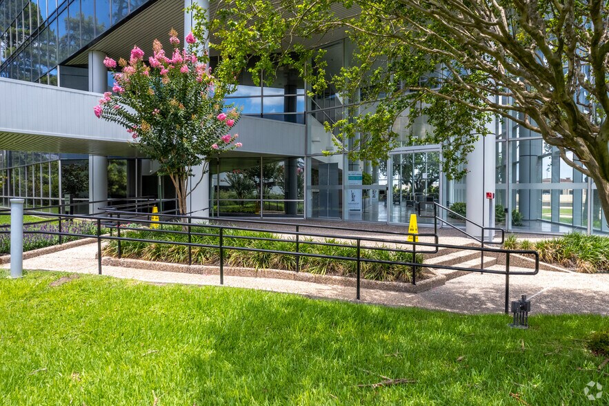 More Photos Of 13831 Northwest Fwy, Houston Office For Lease