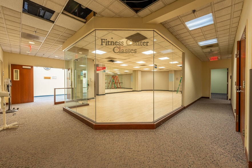 More Photos Of 1111 Superior St, Melrose Park Medical For Lease