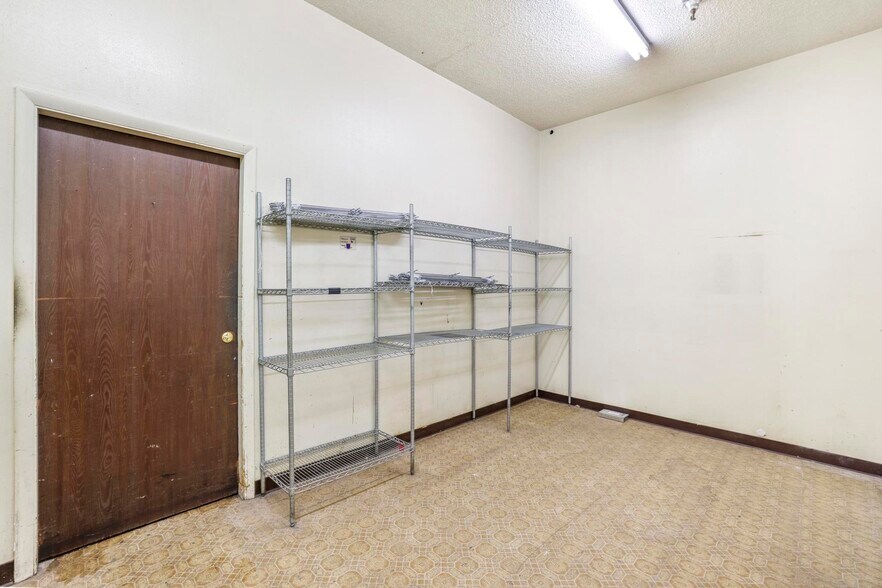 More Photos Of 1351 Blue Lakes N Blvd, Twin Falls Storefront Retail Office For Lease