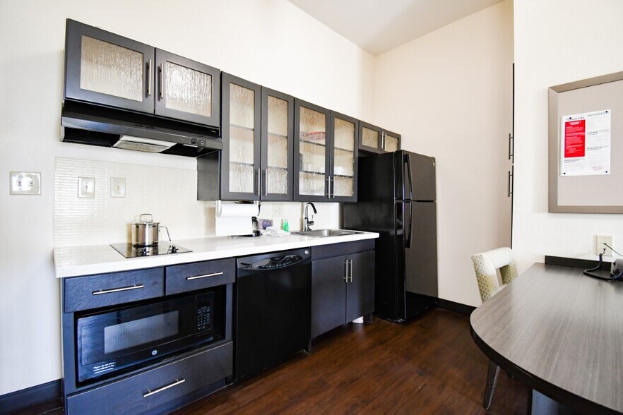 More Photos Of 304 Business Park Dr, Kenedy Hotel For Sale