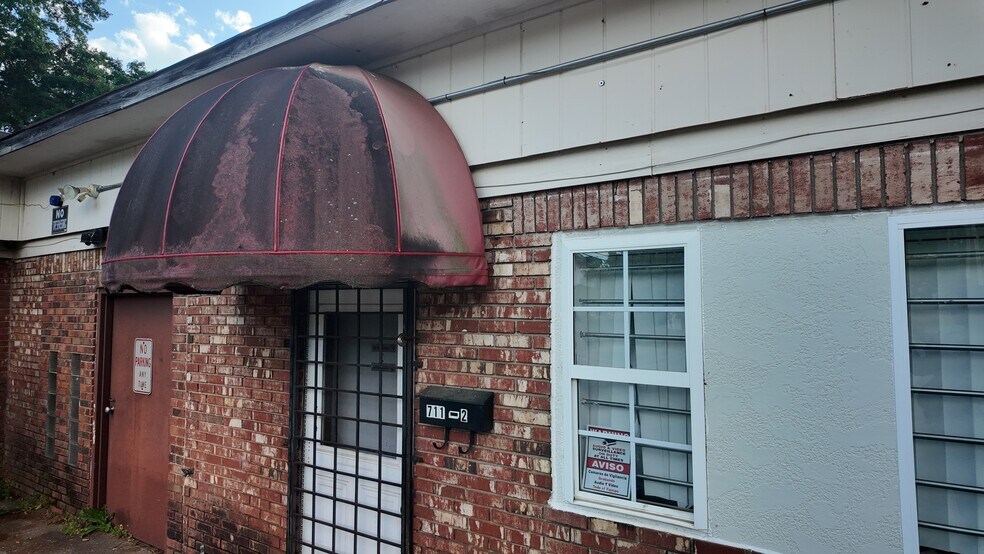 More Photos Of 711 Buffalo St, Shelby Flex For Sale