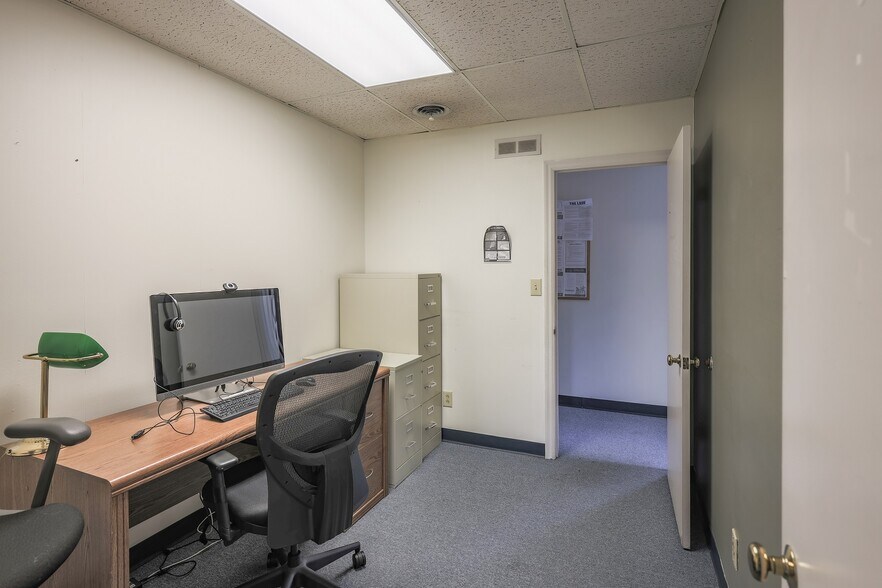 More Photos Of 5830 N High St, Worthington Office For Lease