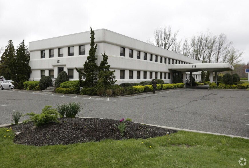 More Photos Of 111 Smithtown Byp, Hauppauge Office For Lease