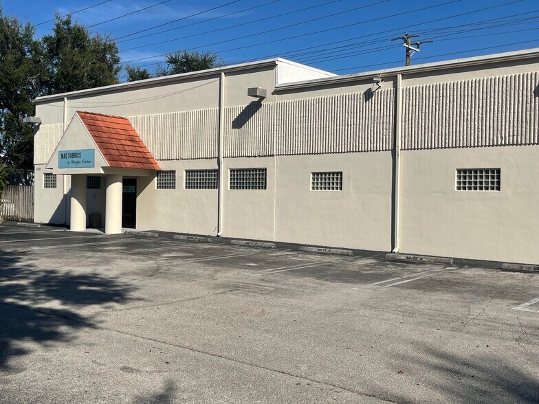 More Photos Of 3110 45th St, West Palm Beach Showroom For Lease