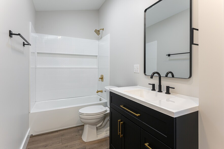 More Photos Of 153 Hackleburg Ln, Hendersonville Multifamily For Sale