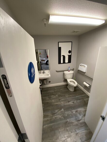 More Photos Of 8417 Washington Blvd, Roseville Warehouse For Sale