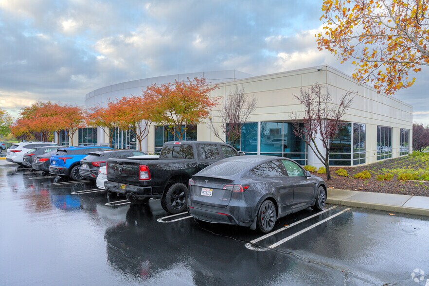 More Photos Of 905 Highland Pointe Dr, Roseville Office Residential For Lease