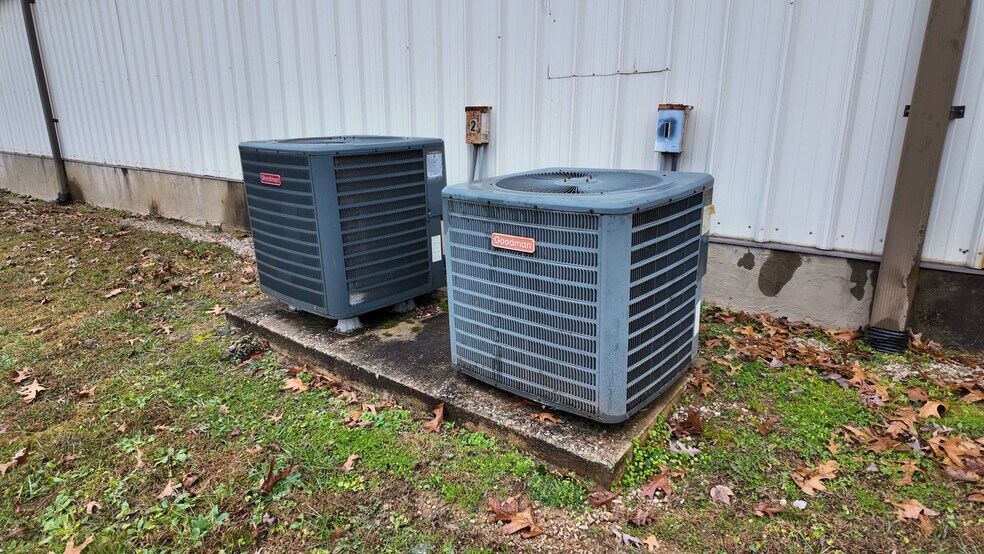 More Photos Of 45 Job Corp Rd, Pine Knot Flex For Sale