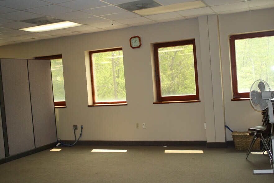 More Photos Of 276-278 Turnpike Rd, Westborough Freestanding For Lease