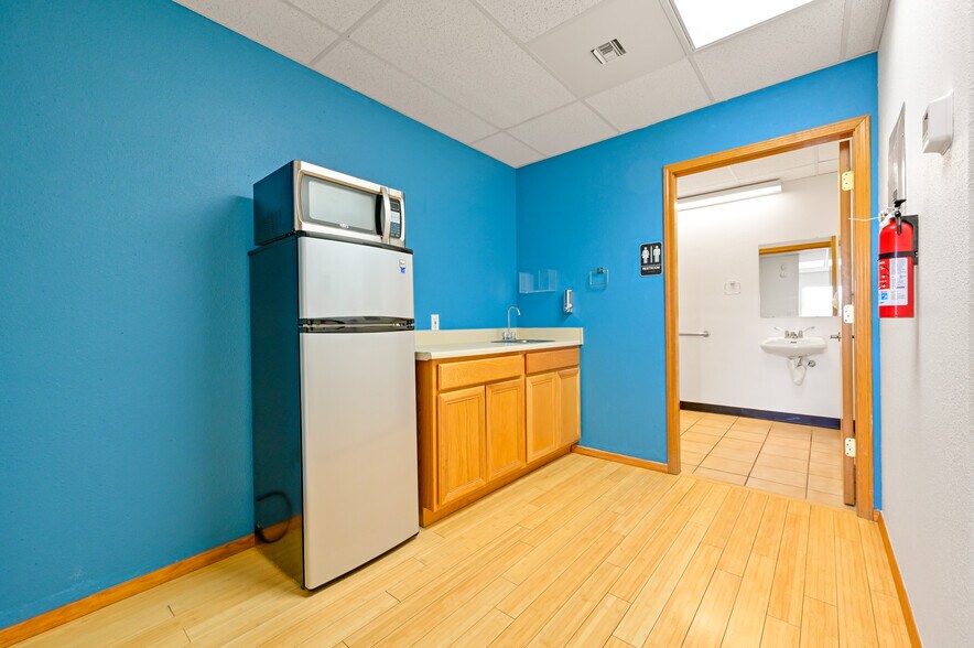 More Photos Of 1925 Aspen Dr, Santa Fe Office For Lease