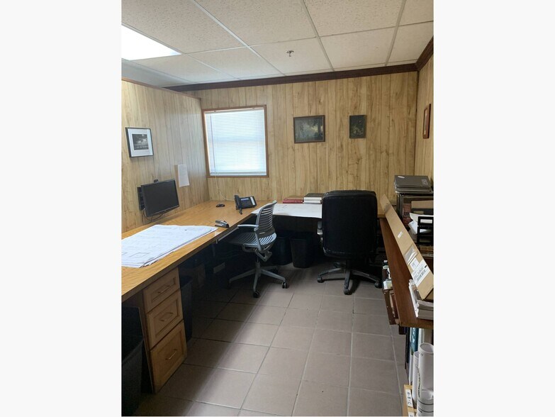 More Photos Of 1677 W 31st Pl, Hialeah Manufacturing For Lease