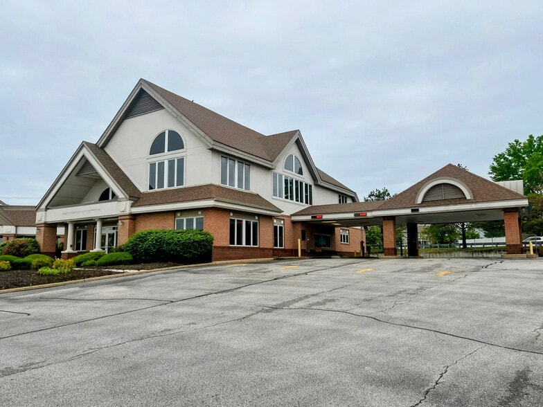More Photos Of 16415 Village Plaza View Dr, Wildwood General Retail For Lease