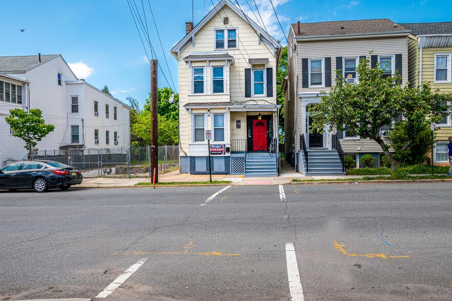 More Photos Of 173 Hamilton St, New Brunswick Specialty For Sale