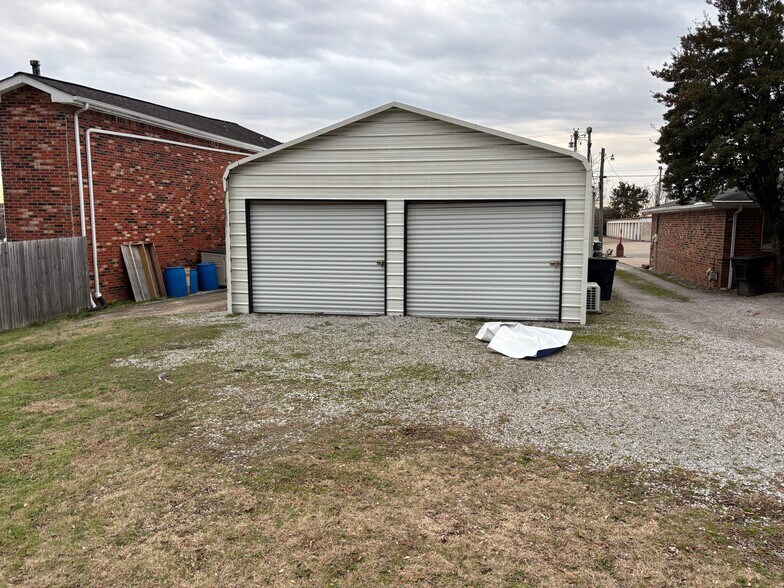 More Photos Of 1115 Lakeview Dr, Franklin Freestanding For Lease