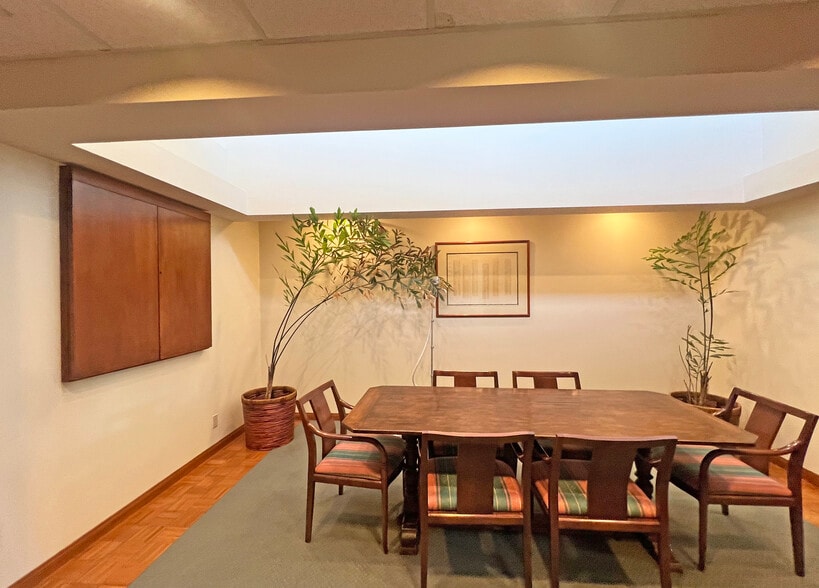 More Photos Of 1525 State St, Santa Barbara Office For Sale