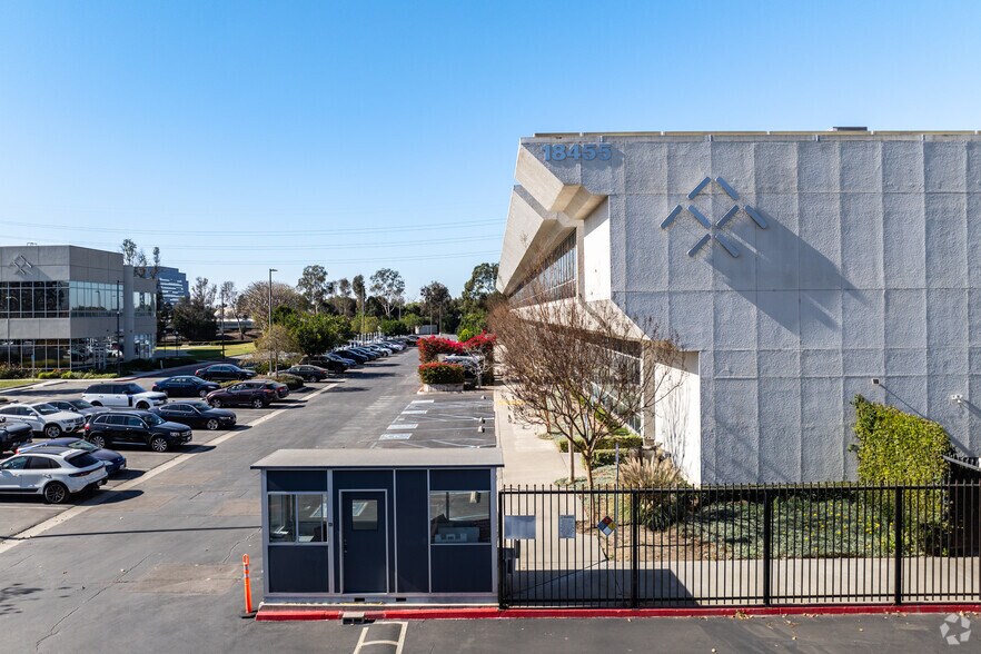 More Photos Of 18455 S Figueroa St, Gardena Research And Development For Lease