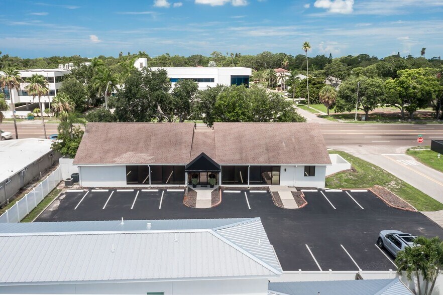 More Photos Of 2501 S Tamiami Trl, Sarasota Office For Lease