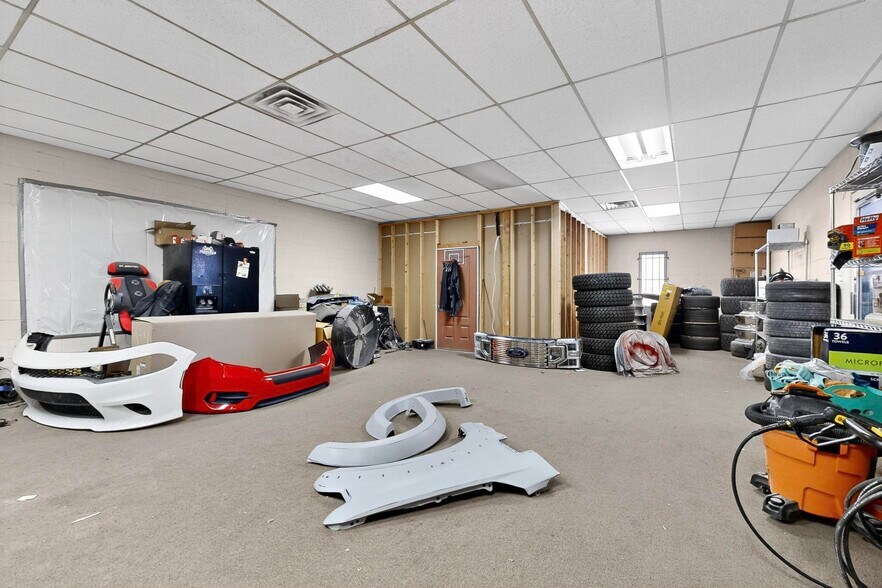 More Photos Of 2105 Aztec Rd NE, Albuquerque Warehouse For Sale