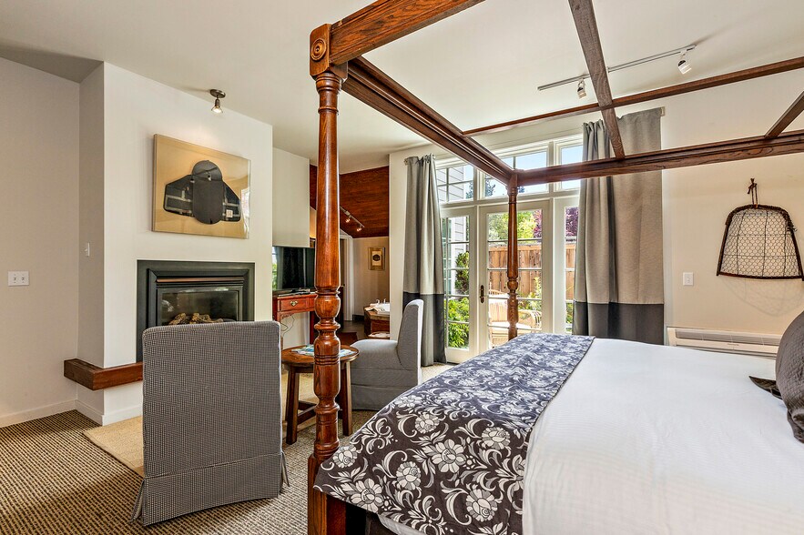 More Photos Of 240 E California St, Jacksonville Hotel For Sale