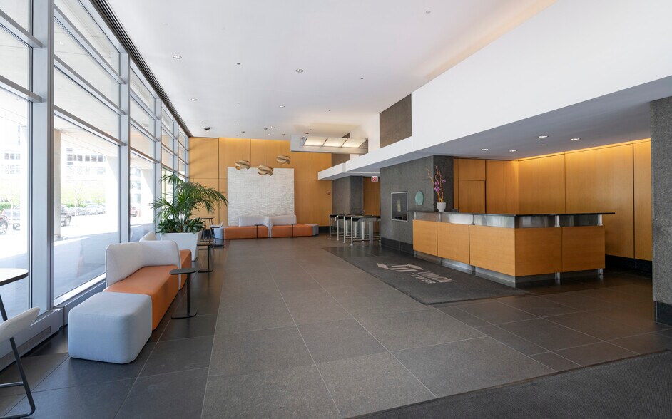More Photos Of 550 W Van Buren St, Chicago Office For Lease