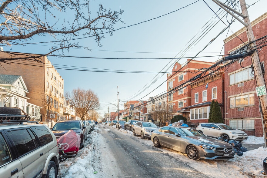 More Photos Of 10430 39th Ave, Corona Apartments For Sale