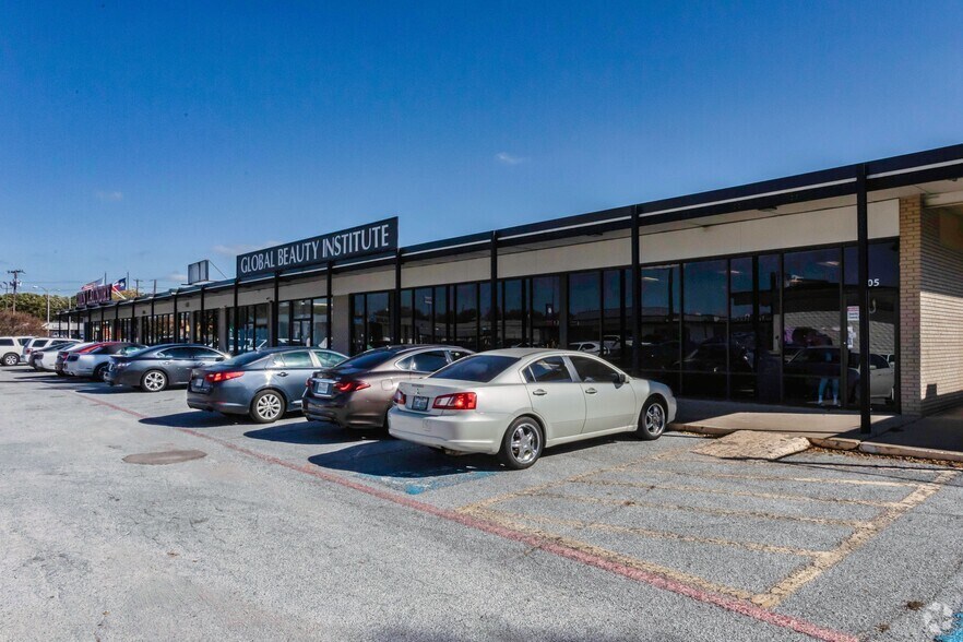 More Photos Of 3901-3939 S Polk St, Dallas Unknown For Lease