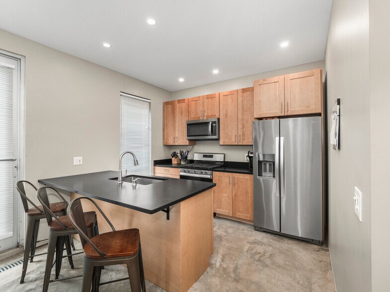 More Photos Of 2405 Mcneilly Rd, Pittsburgh Warehouse For Sale