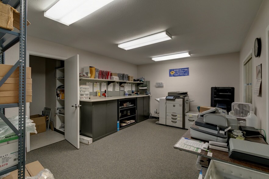 More Photos Of 8411 N Interstate 35, Austin Office For Lease