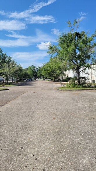 More Photos Of 270 Crossway Rd, Tallahassee Warehouse For Sale