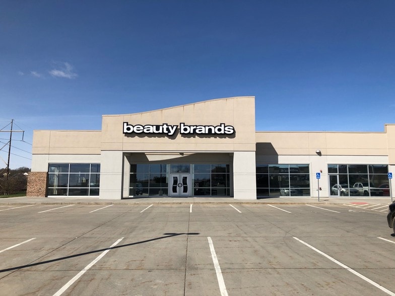 More Photos Of 8920 S 71st Plz, Papillion Storefront For Lease