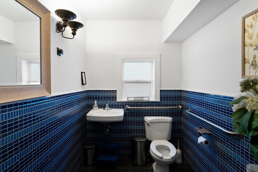 More Photos Of 412 Montauk Hwy, East Quogue Freestanding For Sale