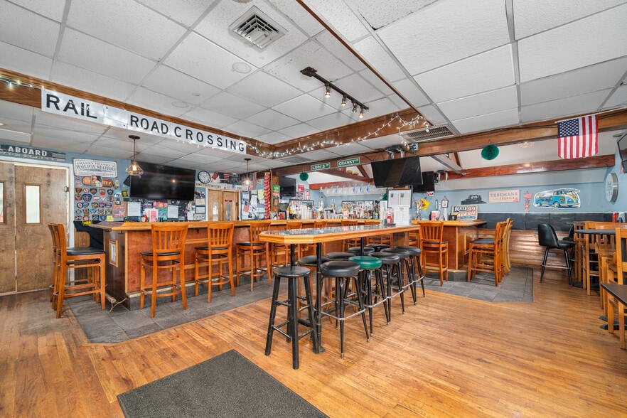 More Photos Of 1 Wall St, Cromwell Restaurant For Sale