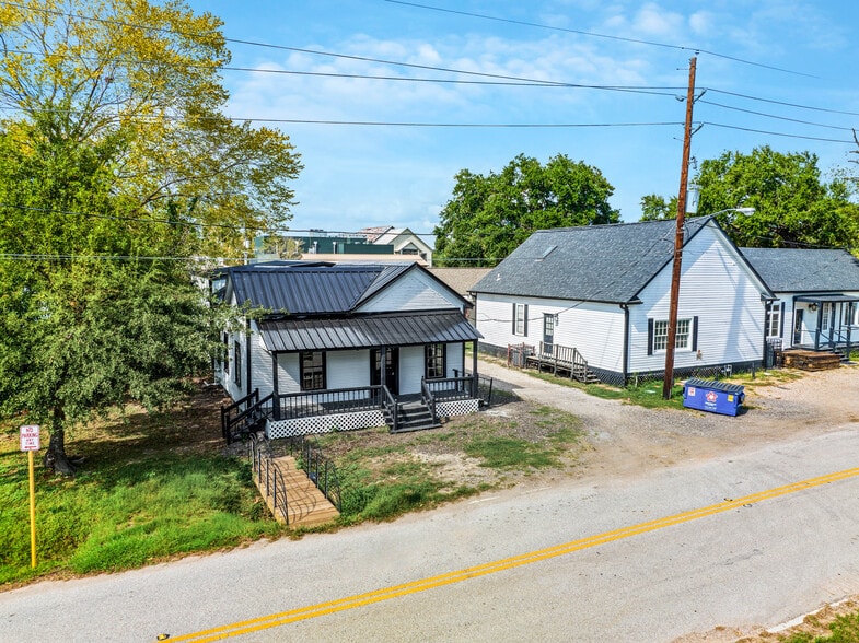 More Photos Of 106 Spring School Rd, Spring Storefront Retail Office For Sale