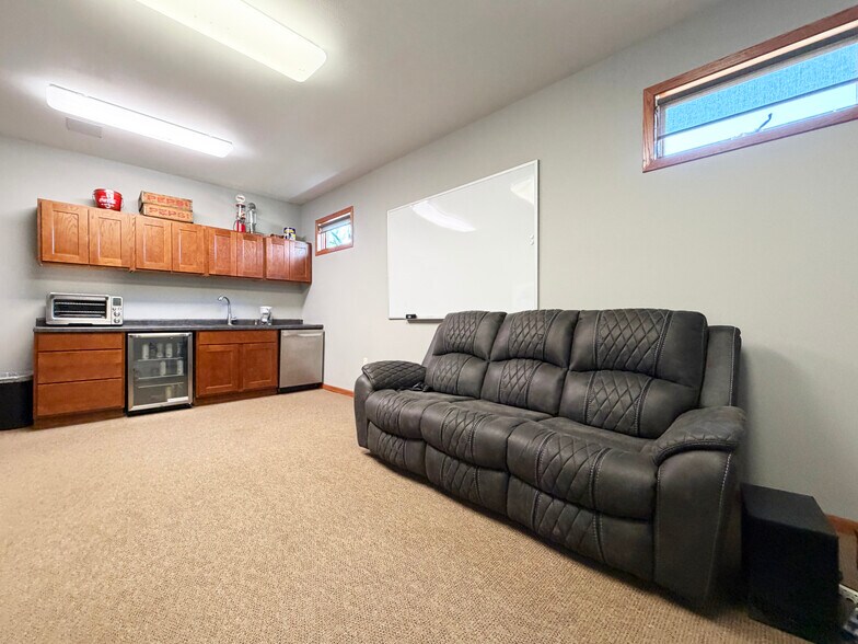 More Photos Of 359 Elm st, New Auburn Freestanding For Sale