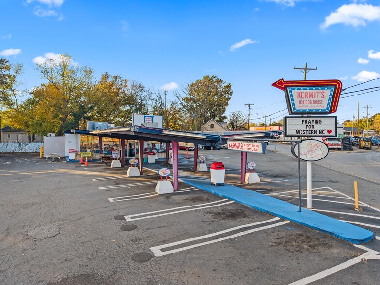 More Photos Of 2220 Thomasville Rd, Winston-Salem Restaurant For Sale