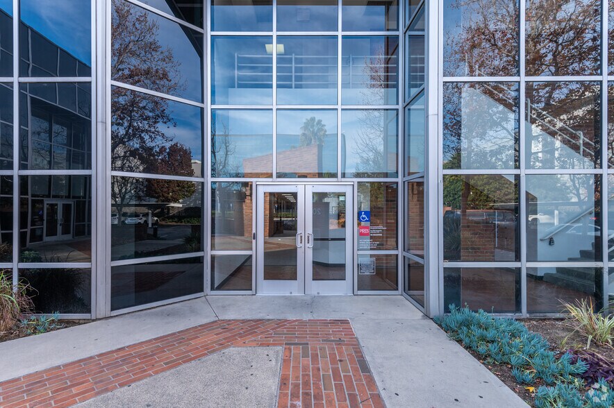 More Photos Of 2040 S Santa Cruz St, Anaheim Loft Creative Space For Sale