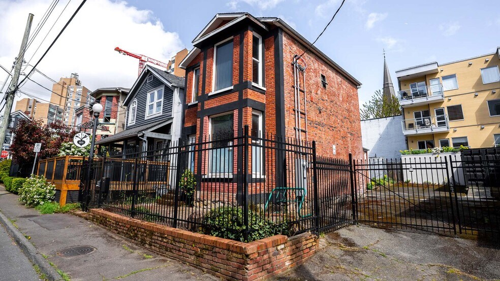 Primary Photo Of 1525 Amelia St, Victoria Office For Sale