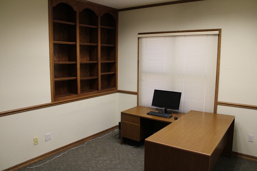 More Photos Of 606 S 9th St, Las Vegas Office Residential For Lease