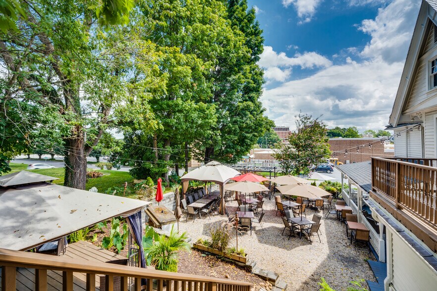 More Photos Of 412 6th St, Bristol Restaurant For Sale