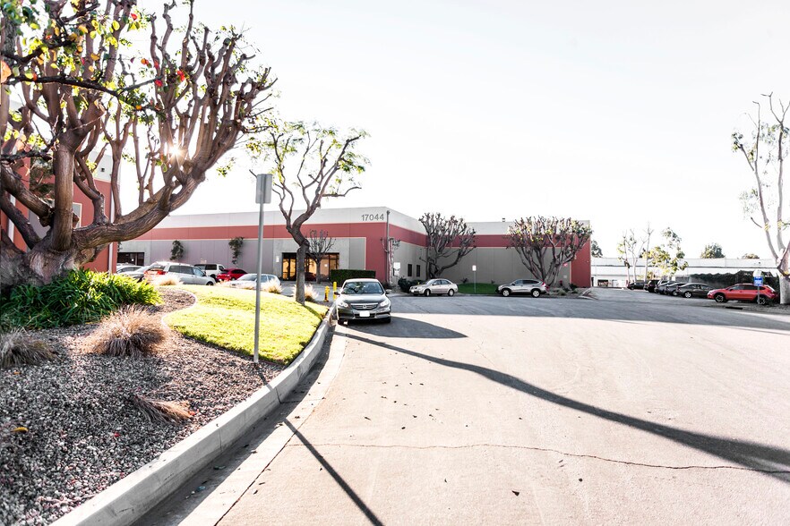 More Photos Of 17022 S Montanero Ave, Carson Warehouse For Lease