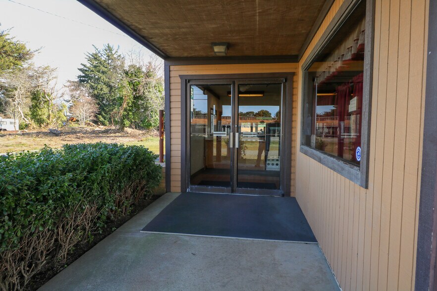 More Photos Of 1455 Oregon, Bandon Restaurant For Sale