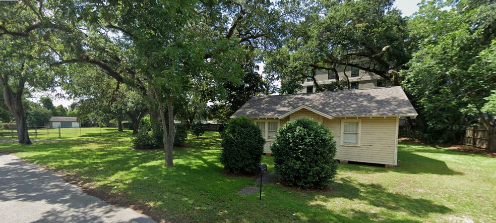 More Photos Of 1860 Atwood Dr, Pensacola Office For Sale