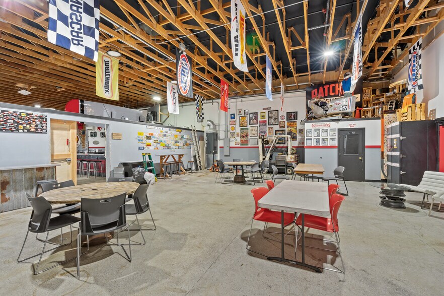 More Photos Of 2425 25th St SE, Salem General Retail For Sale