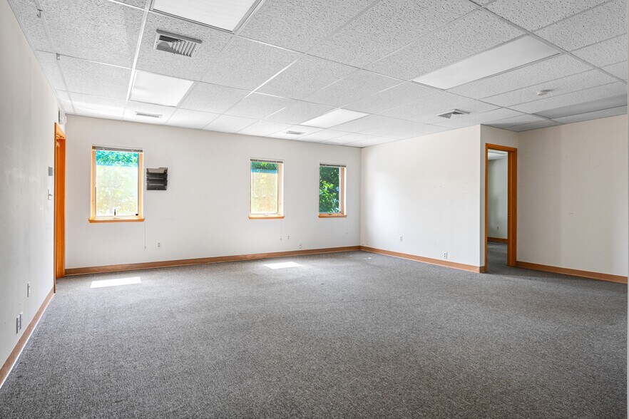 More Photos Of 15 Rockland Ter, Verona Office For Lease